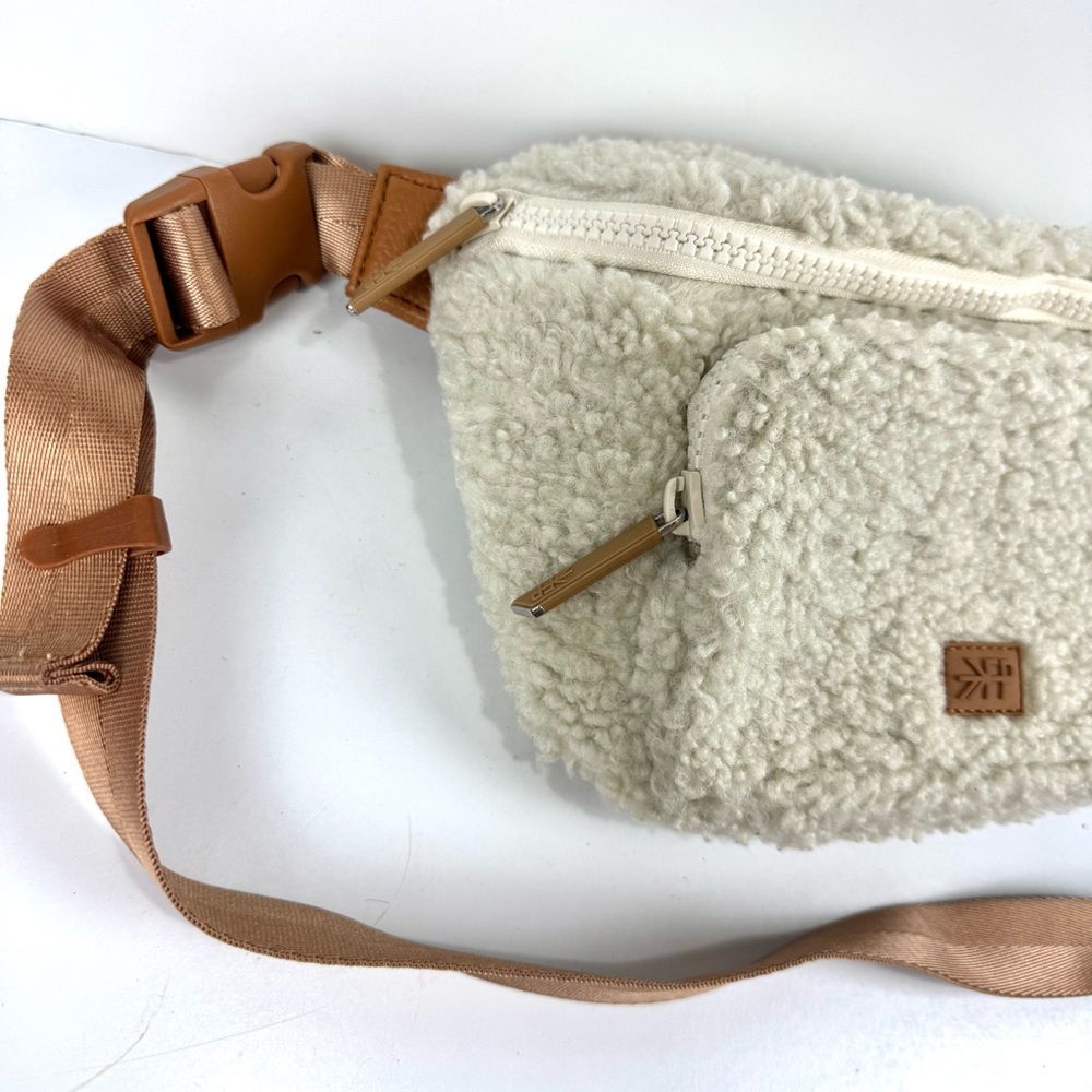 Freshly Picked Cream Tan Sherpa Fleece Crossbody Bag Medium Fanny Pack Purse NEW - Picture 3 of 8